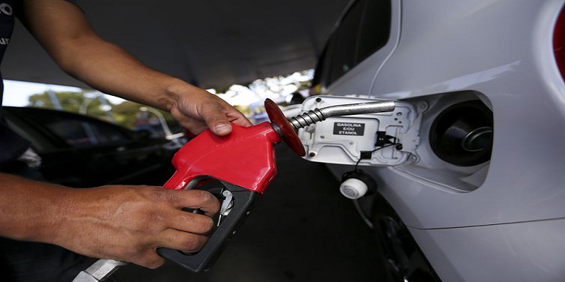 Imagem Ilustrando a Notícia: Petrobras anuncia queda nos preços da gasolina e do diesel