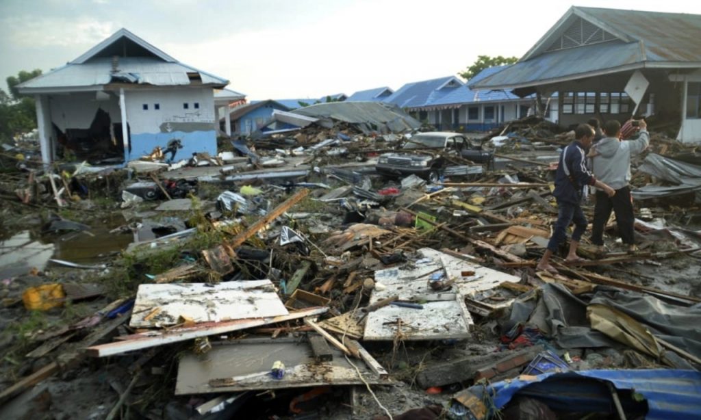 Imagem Ilustrando a Notícia: Dois terremotos deixam mortos na Indonésia e na Turquia nesta quinta-feira (26)
