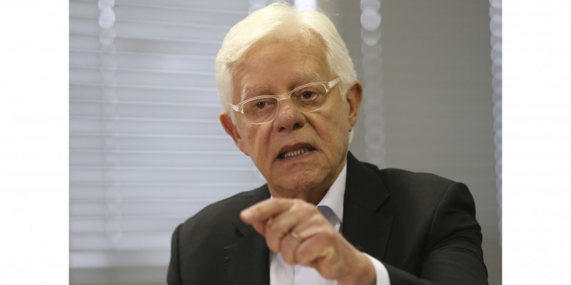 Imagem Ilustrando a Notícia: Moreira Franco quer adiar reforma da Petrobras