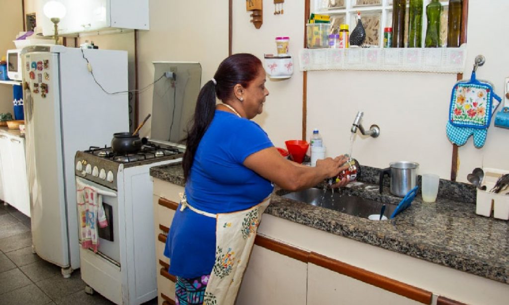 Imagem Ilustrando a Notícia: Pesquisa afirma que mulheres negras ainda são maioria em trabalhos domésticos