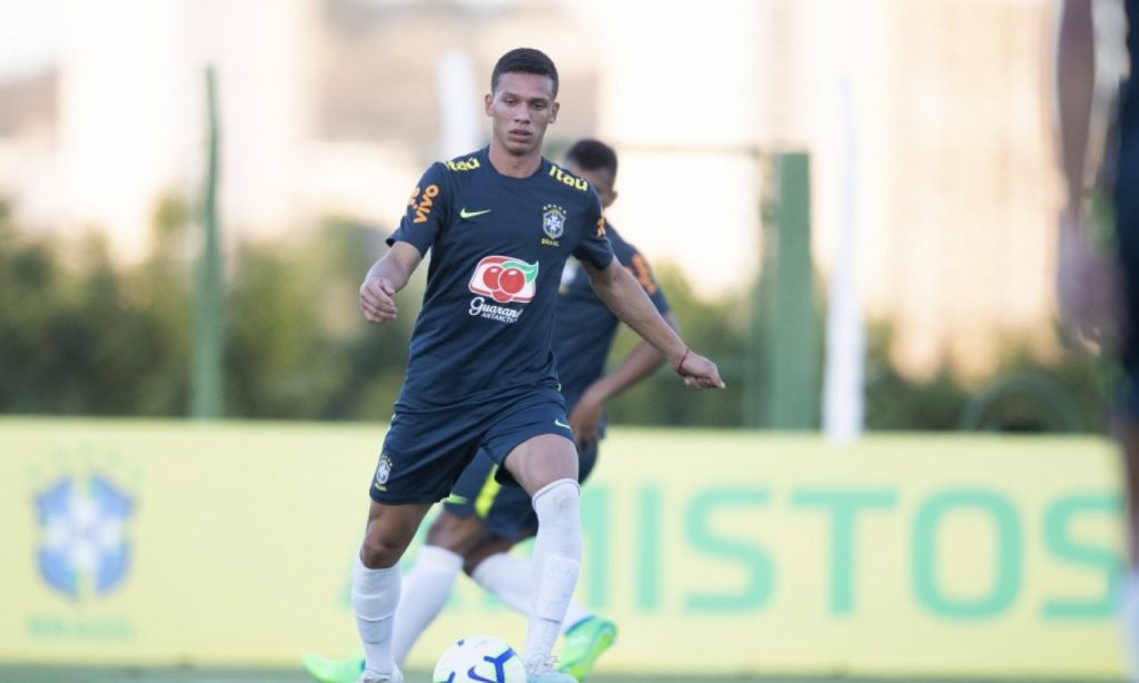 Imagem Ilustrando a Notícia: Lesionado, Lucas Calegari não seguirá com Seleção Sub-17 em Goiânia