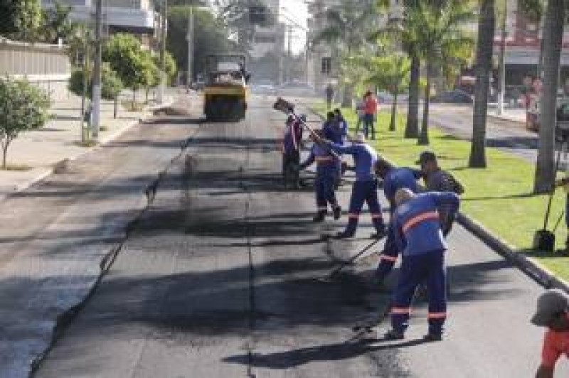 Imagem Ilustrando a Notícia: Vias do Setor Pedro Ludovico recebem novo asfalto