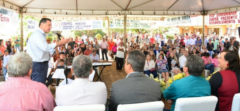 Imagem Ilustrando a Notícia: Rialma recebe R$ 18,2 milhões do Goiás na Frente para asfalto e moradias