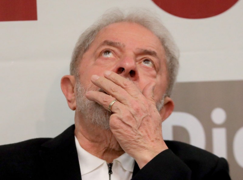 Imagem Ilustrando a Notícia: Lula deixa sede do Instituto Lula com destino ignorado