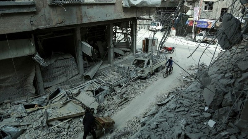 Imagem Ilustrando a Notícia: Guta Oriental é alvo de bombardeio no momento da chegada da ajuda humanitária