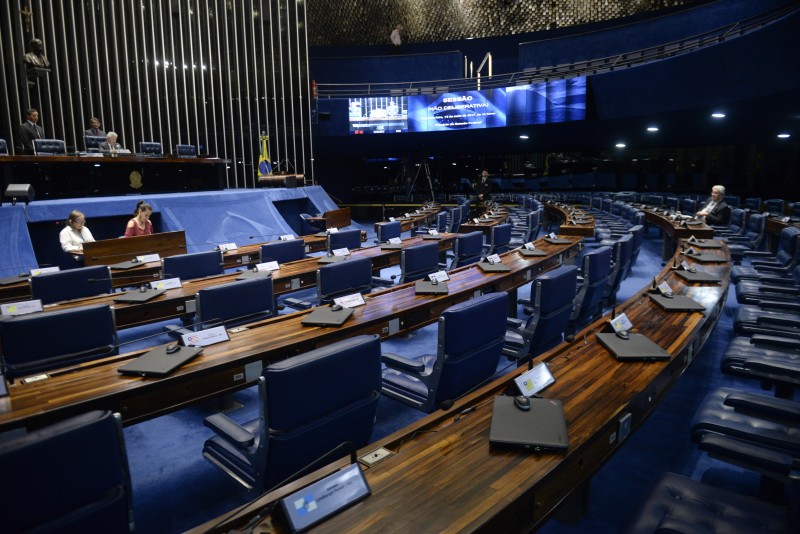 Imagem Ilustrando a Notícia: Senadores devem votar PEC que extingue foro privilegiado na 4ª