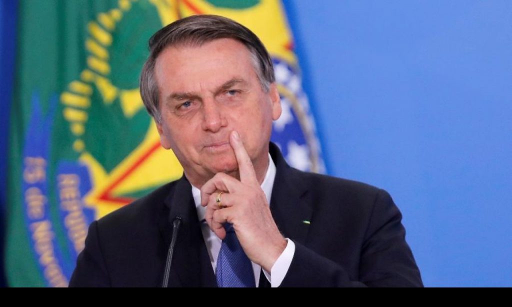 Imagem Ilustrando a Notícia: Bolsonaro acaba com a exigência de publicação de licitação em jornal