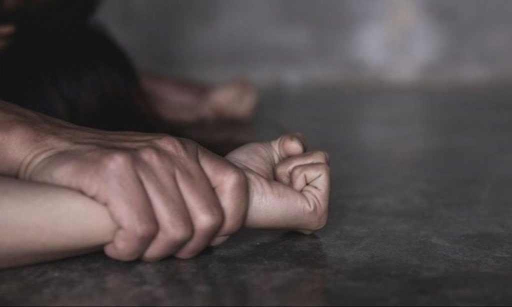 Imagem Ilustrando a Notícia: Mais de 100 homens são presos por envolvimento em crimes de estupro, em Goiás