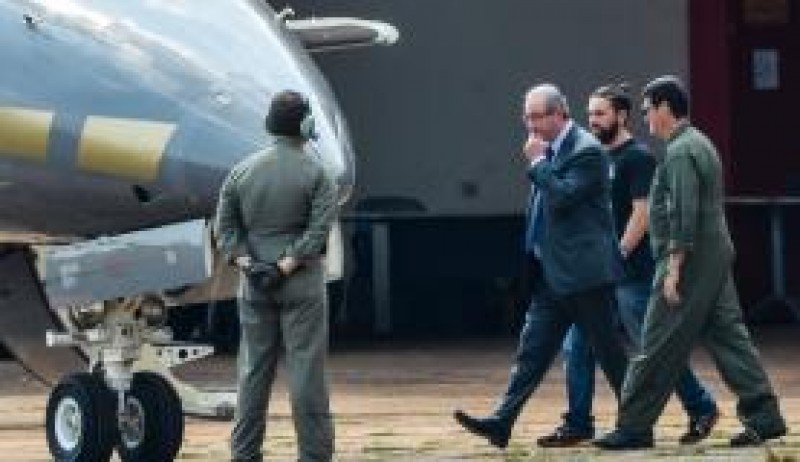 Imagem Ilustrando a Notícia: Cunha recorre ao Supremo para deixar prisão