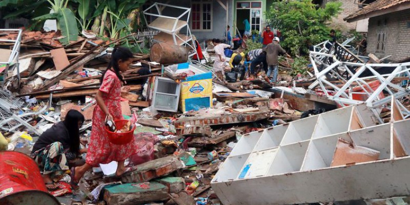 Imagem Ilustrando a Notícia: Equipes trabalham 24h nas buscas por sobreviventes na Indonésia