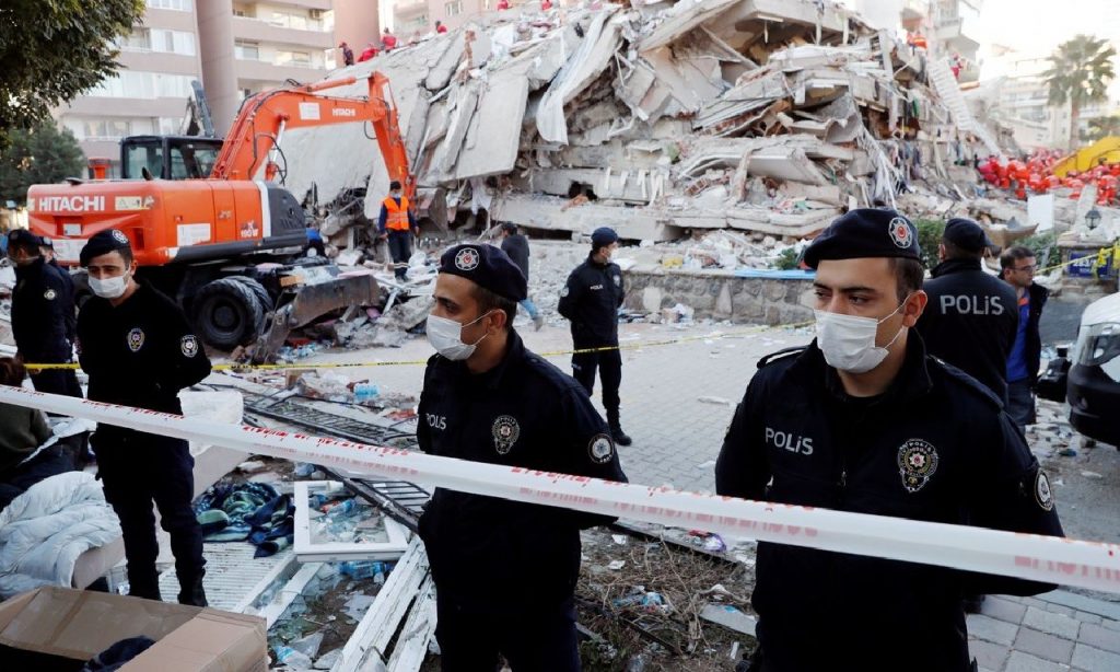Imagem Ilustrando a Notícia: Sobe para 26 total de mortos por terremoto na Turquia e Grécia
