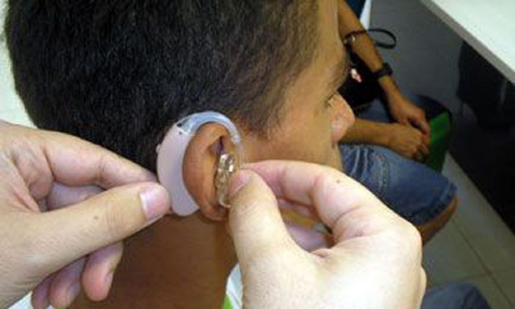 Imagem Ilustrando a Notícia: Estudantes com deficiência auditiva vão ter acesso à tecnologia do SUS