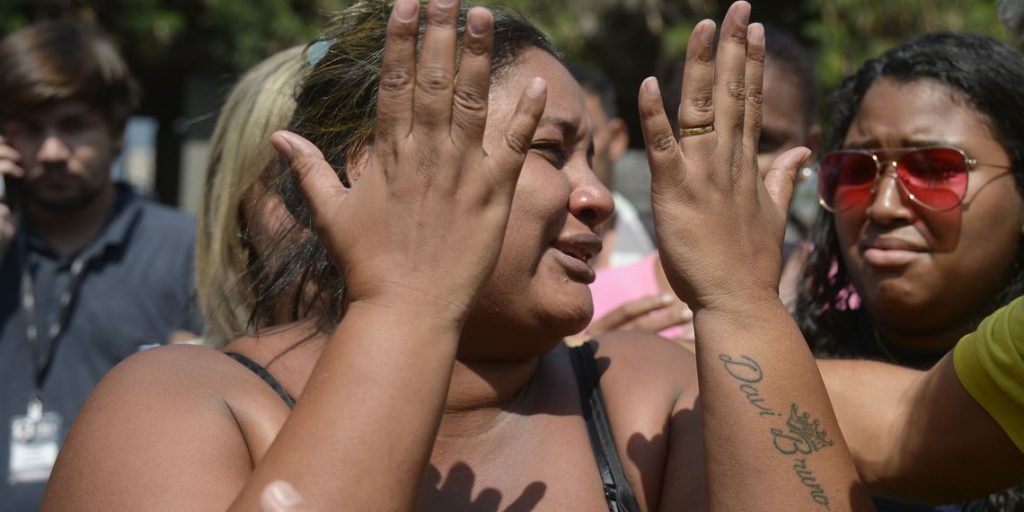 Imagem Ilustrando a Notícia: Rio: emocionada, viúva diz que queria ter morrido ao lado do marido