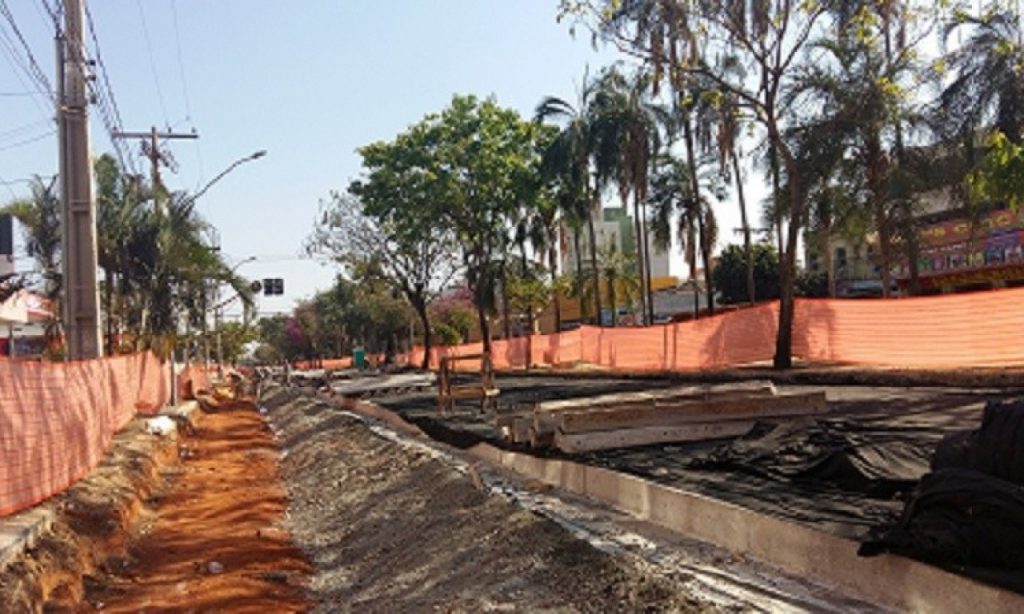 Imagem Ilustrando a Notícia: Drenagem na Avenida Goiás está 80% concluída