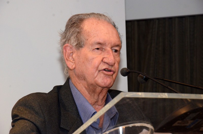 Imagem Ilustrando a Notícia: Aos 94 anos Bariani Ortencio concorre ao prêmio Kindle de literatura