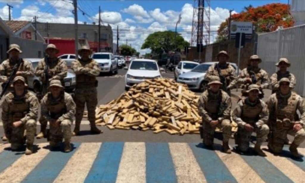 Imagem Ilustrando a Notícia: PM apreende 3 toneladas de maconha e skunk em Rio Verde