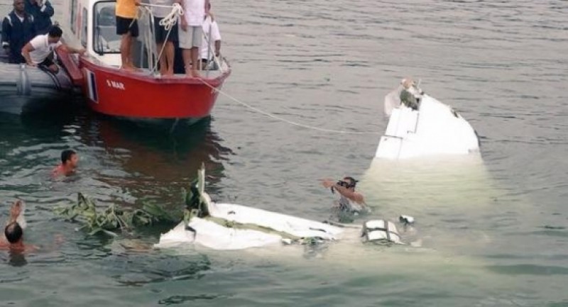 Imagem Ilustrando a Notícia: Destroços do avião que caiu em Paraty são resgatados e seguem para Angra