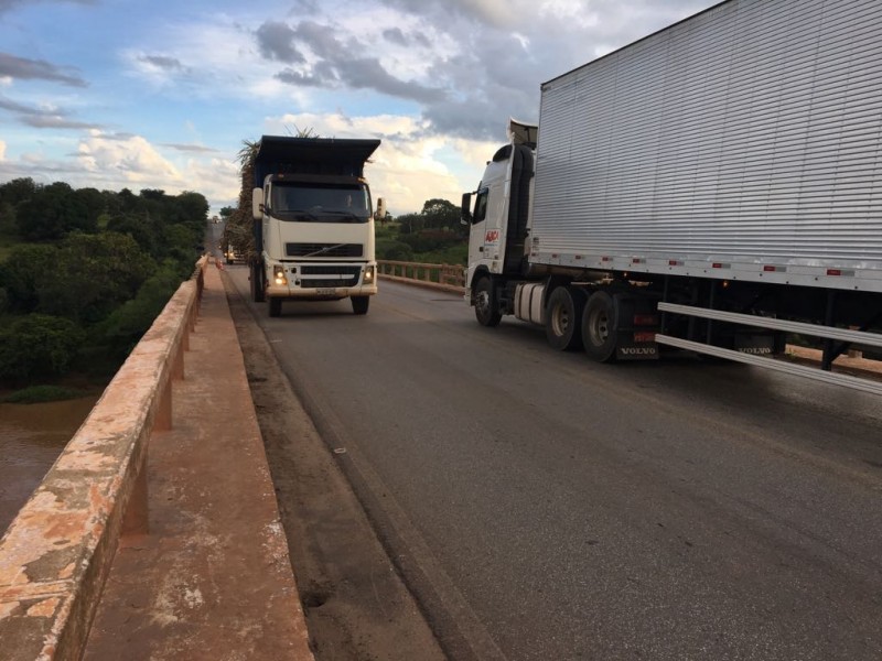 Imagem Ilustrando a Notícia: Após mais de três meses interditada, ponte Rio das Almas é liberada para trafégo