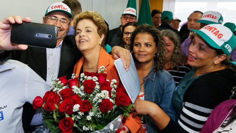 Imagem Ilustrando a Notícia: Dilma diz que defende princípio democrático