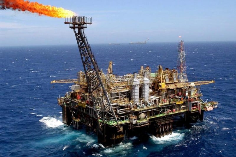 Imagem Ilustrando a Notícia: Câmara aprova texto-base de MP que reduz tributação para setor de petróleo e gás