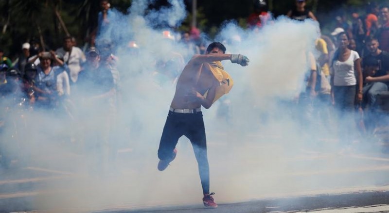 Imagem Ilustrando a Notícia: Ao menos 42 ficam feridos em manifestação na Venezuela