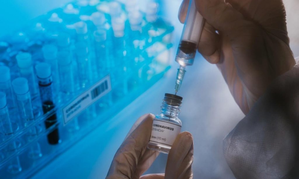Imagem Ilustrando a Notícia: Fieg anuncia compra de ultrafreezer para armazenar vacinas contra a Covid-19