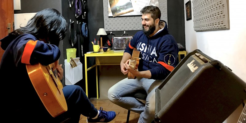 Imagem Ilustrando a Notícia: Escola de música oferece curso online gratuito de violão