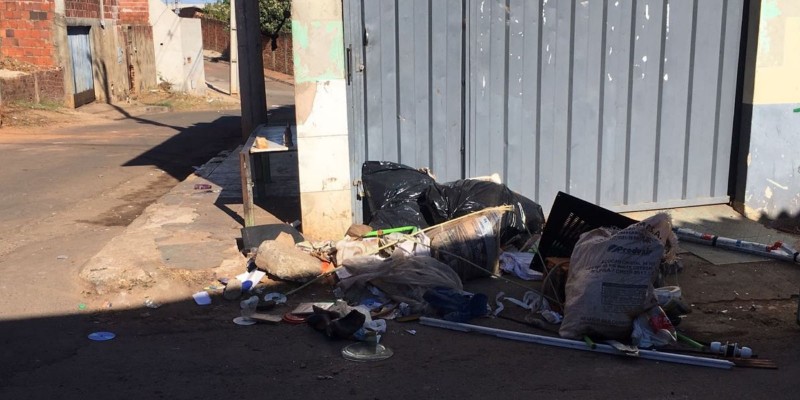 Imagem Ilustrando a Notícia: Homem é morto por vizinho por causa de lixo