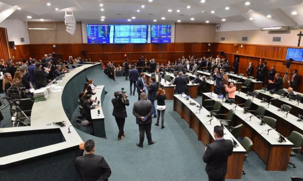 Imagem Ilustrando a Notícia: Deputados estaduais comentam aprovação da reforma da Previdência