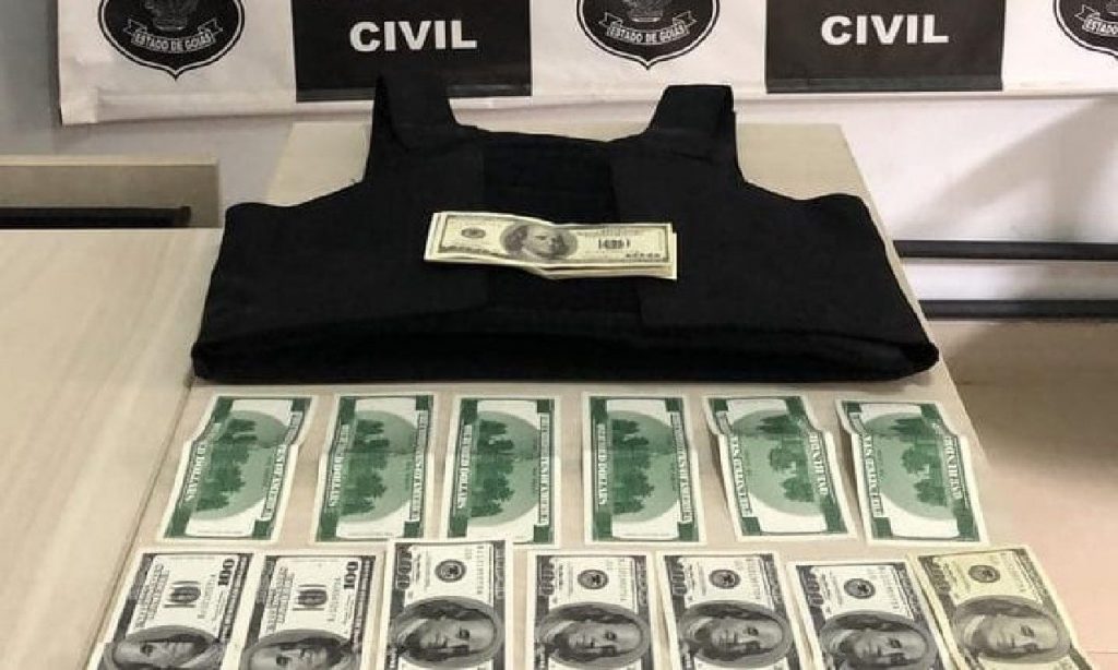 Imagem Ilustrando a Notícia: Homem é preso suspeito de comercializar dólares falsificados em Goianira