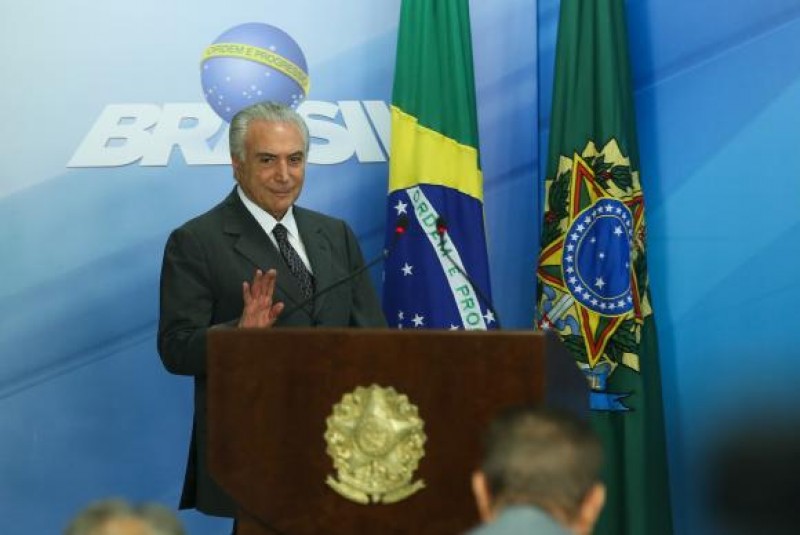 Imagem Ilustrando a Notícia: Temer diz que não permitirá que acusações paralisem o Brasil