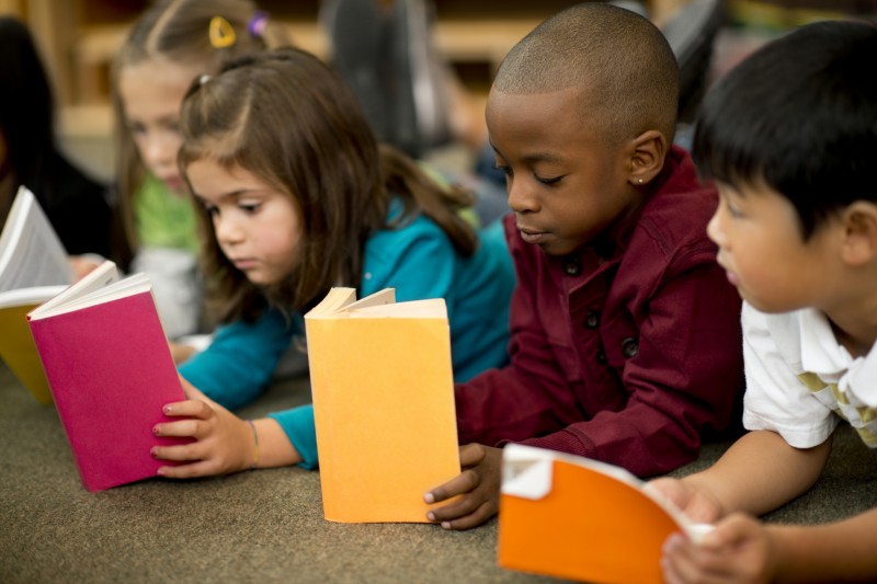 Imagem Ilustrando a Notícia: Leitura na infância dá impulso duradouro à alfabetização