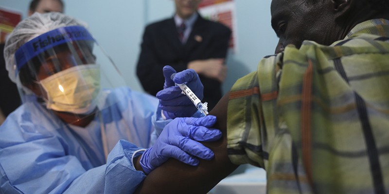 Imagem Ilustrando a Notícia: Enviadas mais de 7,5 mil doses de vacina contra o ebola