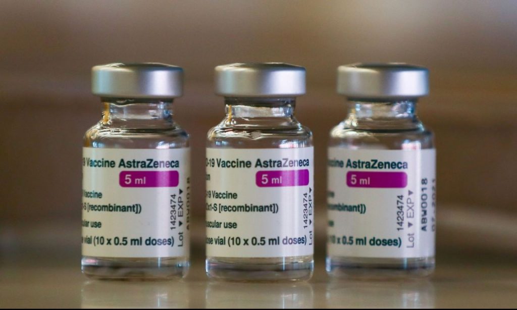 Imagem Ilustrando a Notícia: Índia deve atrasar entrega das vacinas da AstraZeneca ao programa Covax Facility