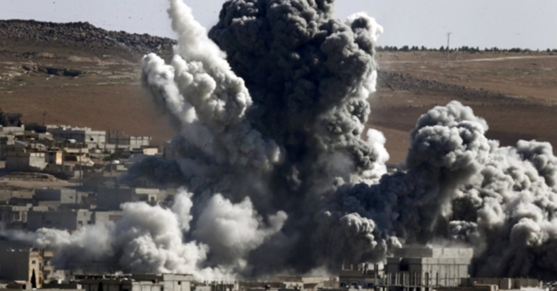 Imagem Ilustrando a Notícia: Bombardeio iraquiano mata 30 membros do Estado Islâmico perto da Síria