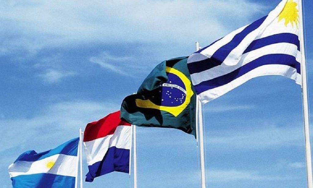 Imagem Ilustrando a Notícia: Estudantes e docentes de países do Mercosul tem direito a visto gratuito