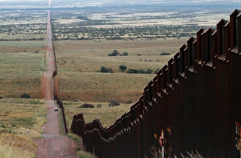 Imagem Ilustrando a Notícia: EUA pedem US$ 18 bilhões ao Congresso para construir muro com México