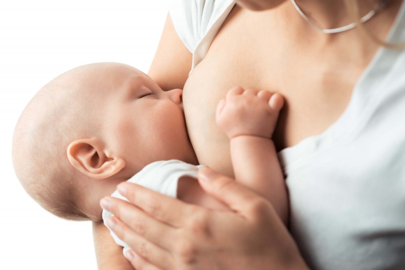 Imagem Ilustrando a Notícia: Menos de 40% dos bebês se alimentam só com o leite da mãe