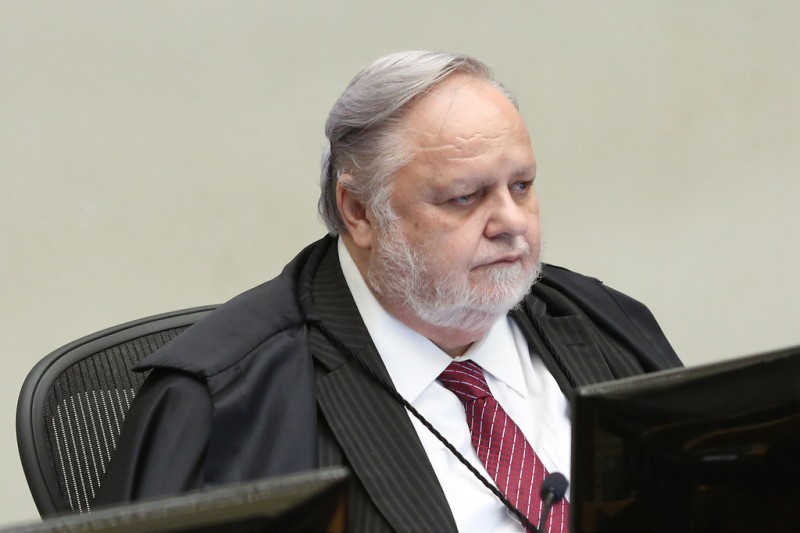 Imagem Ilustrando a Notícia: STJ nega novo pedido de ex-presidente Lula contra juiz Sérgio Moro