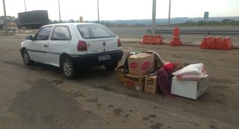 Imagem Ilustrando a Notícia: PRF flagra veículo irregular que seguia com família de mudança para Aparecida