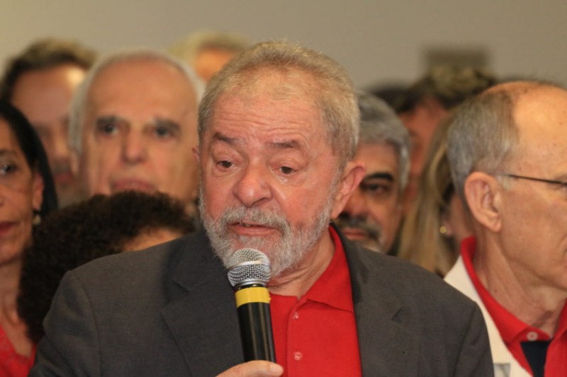 Imagem Ilustrando a Notícia: Lula diz “estar indignado com as coisas que estão acontecendo no país”