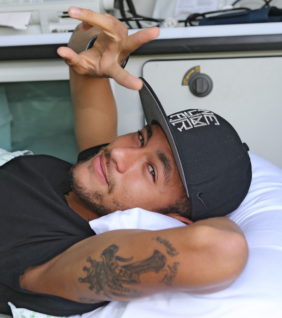 Imagem Ilustrando a Notícia: Neymar presta depoimento de mais de uma hora à Justiça espanhola