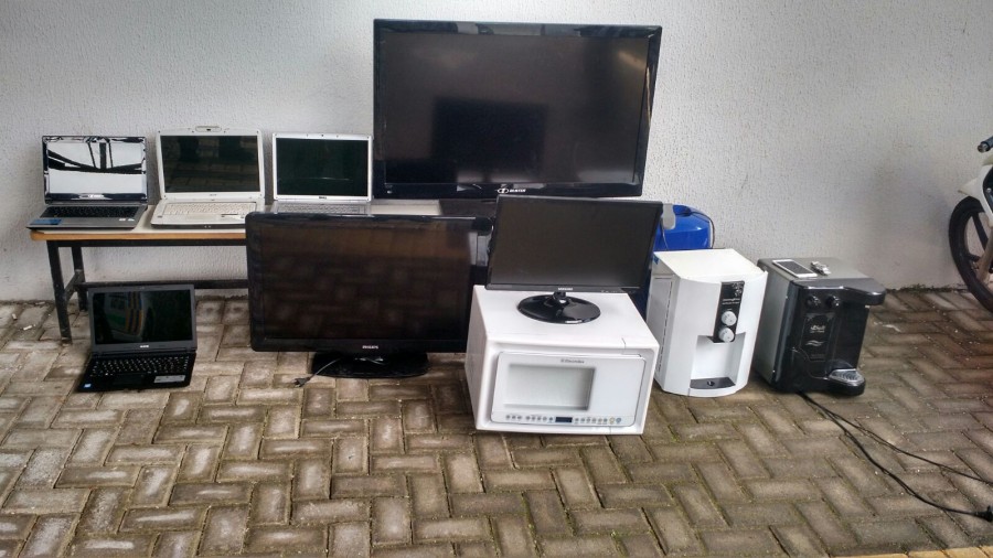 Imagem Ilustrando a Notícia: Polícia prende quadrilha suspeita de vender eletrônicos furtados na internet