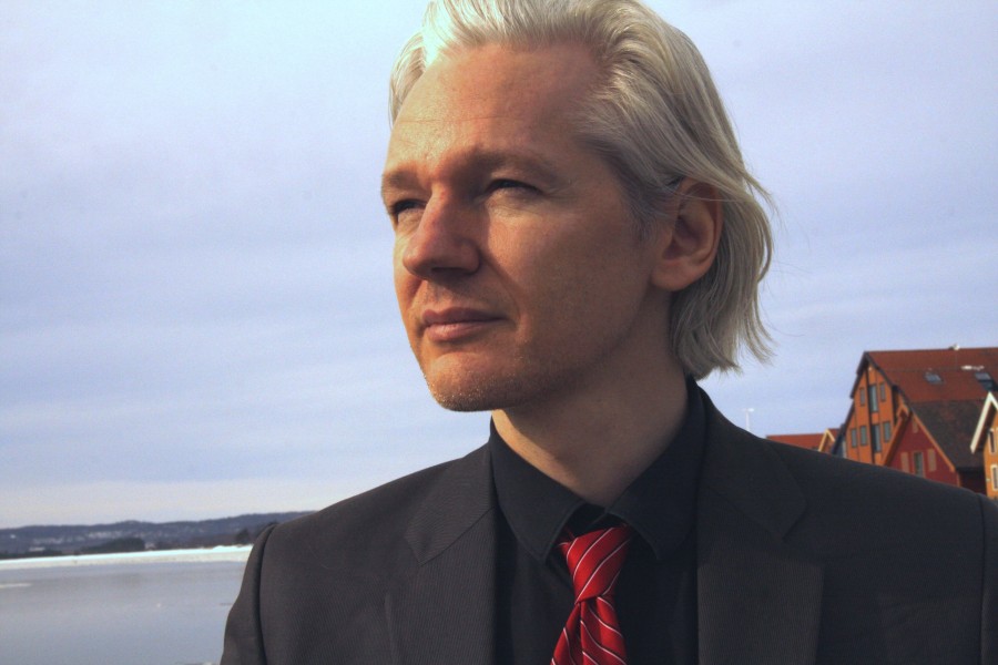 Imagem Ilustrando a Notícia: Assange diz que se entrega se ONU interferir por ele