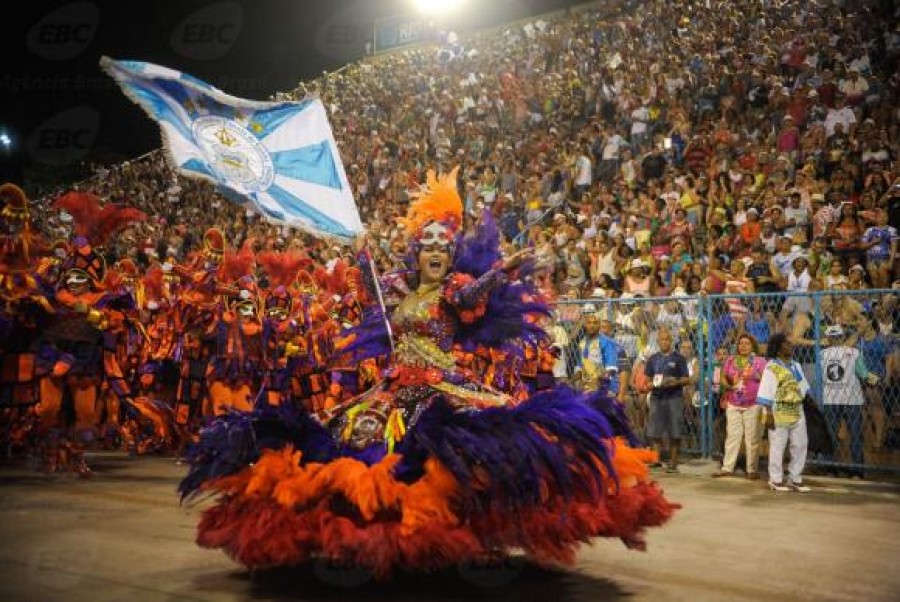Imagem Ilustrando a Notícia: Unidos de Vila Isabel termina desfile no Rio sob aplausos de ‘é campeã’