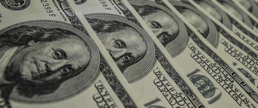 Imagem Ilustrando a Notícia: Dólar sobe, mas ainda acumula queda no ano