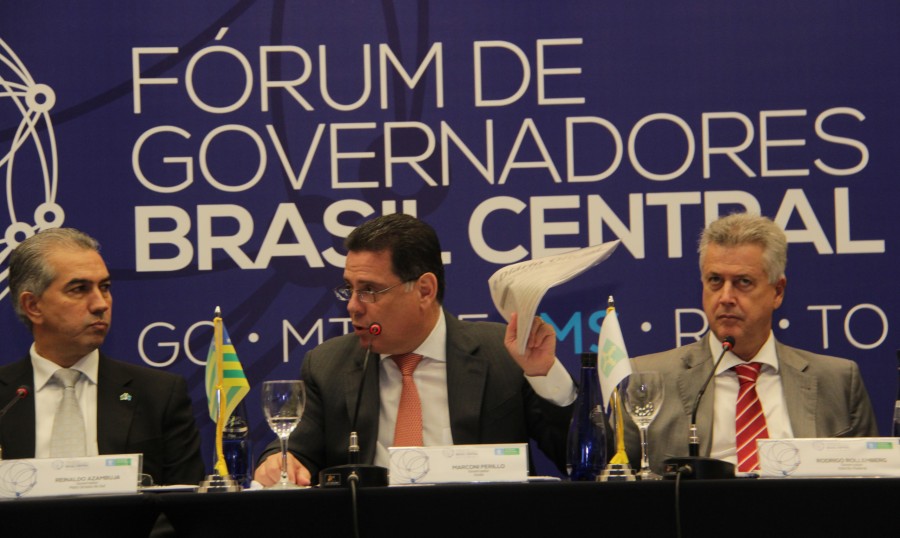 Imagem Ilustrando a Notícia: Pressão de governadores surte efeito; Dilma cede
