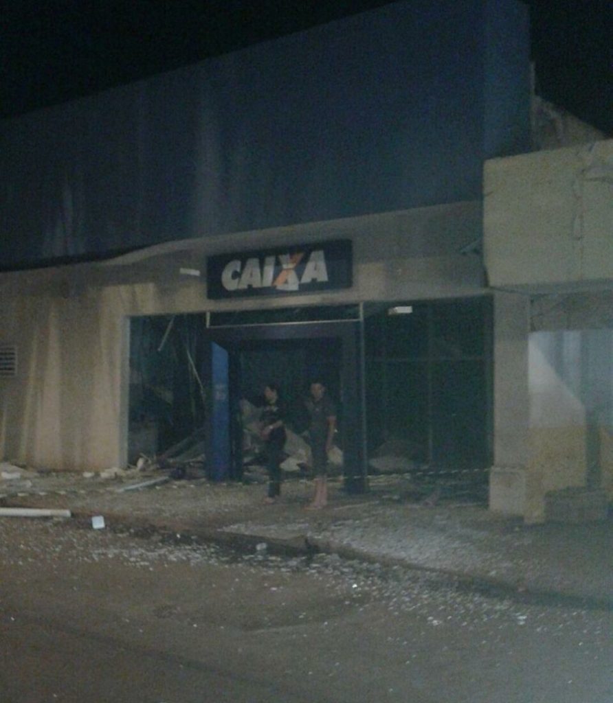 Imagem Ilustrando a Notícia: Bandidos explodem caixa eletrônico em Acreúna