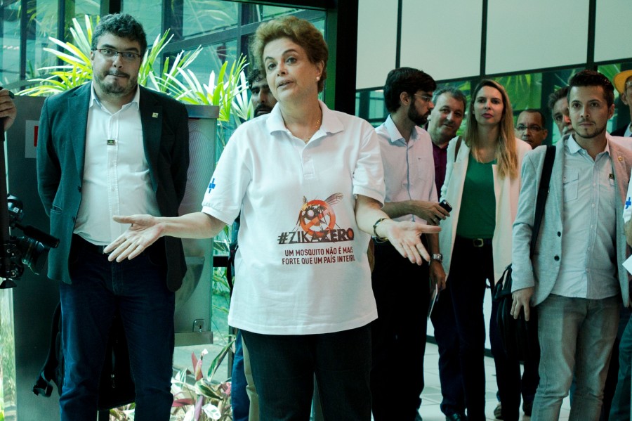 Imagem Ilustrando a Notícia: ‘Lula está sendo objeto de grande injustiça’, diz Dilma