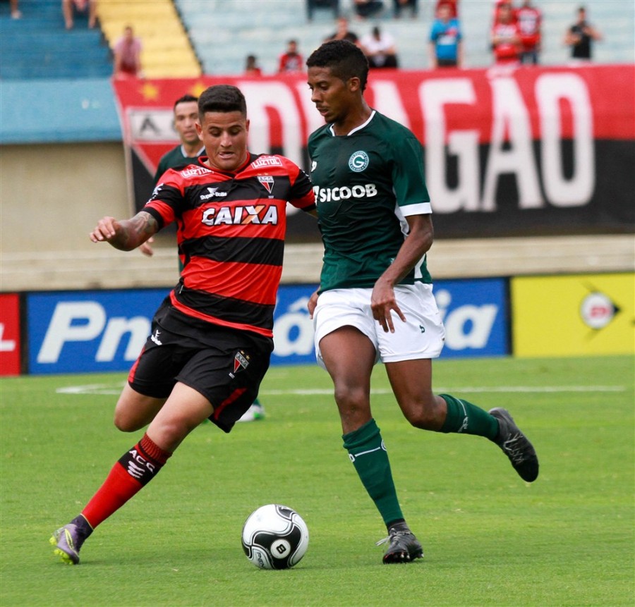 Imagem Ilustrando a Notícia: Goiás e Atlético empatam em clássico
